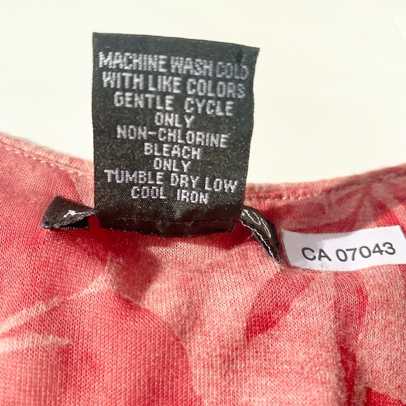 SzM / Miss Chievous Floral Sleeveless Top - Picture 9 of 12